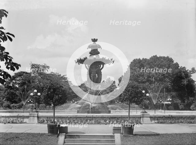 Botanical Gardens - Bartholdi Fountain, 1917 or 1918. Creator: Harris & Ewing.
