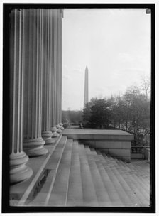 Washington Monument, between 1909 and 1923. Creator: Harris & Ewing.