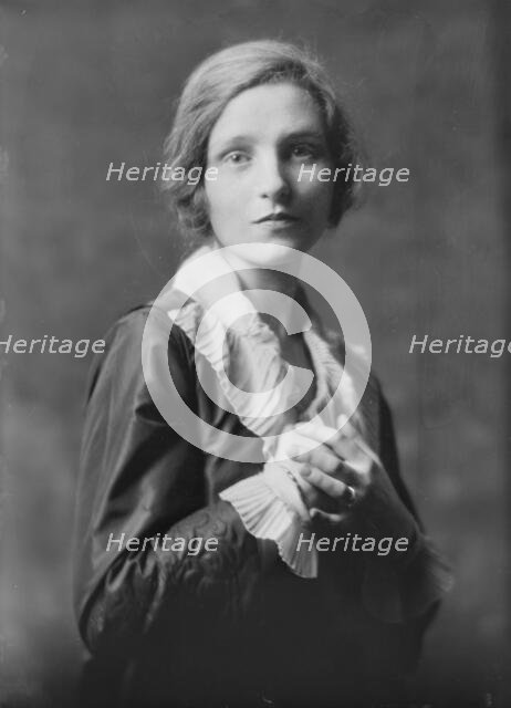 Mrs. Robbins Russell, portrait photograph, 1918 May 17. Creator: Arnold Genthe.