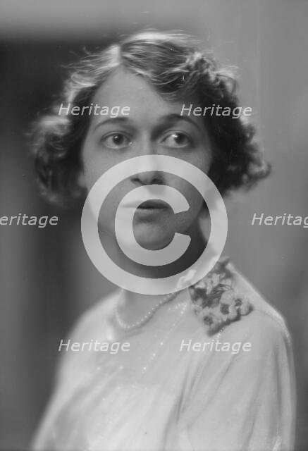 Roland, M., Miss, portrait photograph, 1915 Oct. 11 or Oct. 12. Creator: Arnold Genthe.