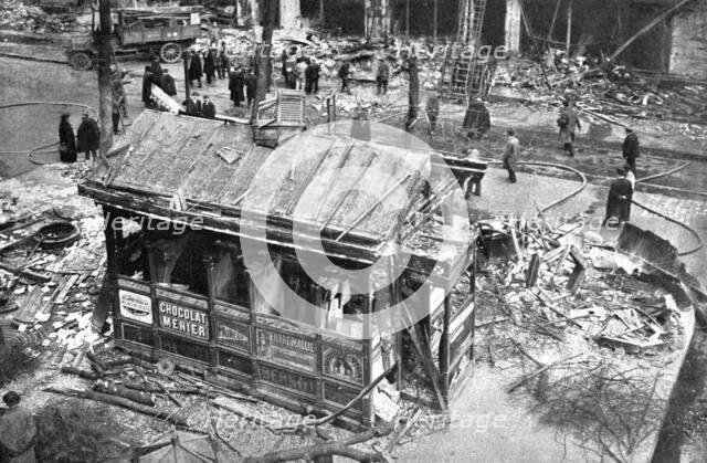 'Quelques Points de Chute; Rue de Rivoli, no 14: torpille d,avion de 300 kilos, le 12 avril...1918. Creator: Unknown.