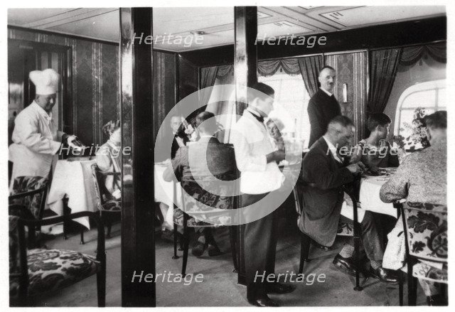Passengers' dining room, Zeppelin LZ 127 'Graf Zeppelin', 1933. Artist: Unknown
