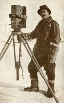 'H. G. Ponting and One of His Cinematograph Cameras', January 1912, (1913).  Artist: Herbert Ponting.