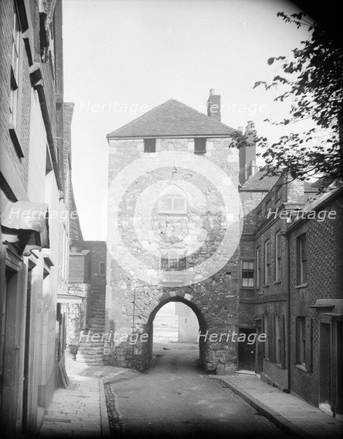 West Gate, Southampton, Hampshire, 1885. Artist: Henry Taunt
