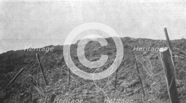 'Episodes de la bataille de Verdun; les ruines de l'ouvrage aux mains des Allemands, un mois...,1916 Creator: Unknown.