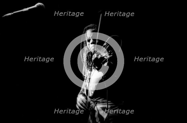 Regina Carter,  Ronnie Scott's, Soho, London, October, 2000. Artist: Brian O'Connor.