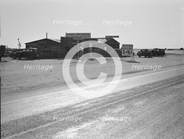 Between Tulare and Fresno, California, 1939. Creator: Dorothea Lange.