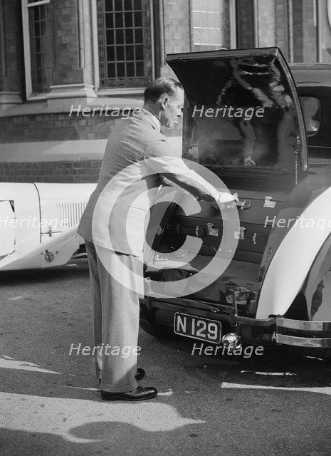 W Arnold with his Bentley at the Southport Rally, 1928. Artist: Bill Brunell.