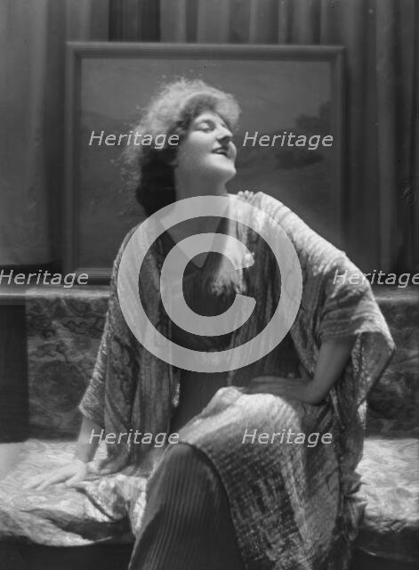 Vaughan, Edith, Miss, portrait photograph, 1916 June 29. Creator: Arnold Genthe.