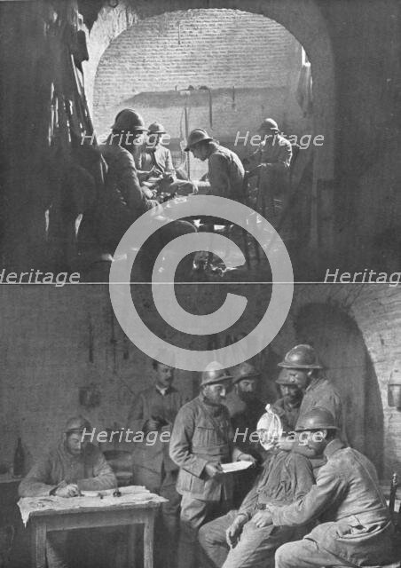 'Dans les Souterrains du Chateau de Combles; En bas, une saile de pansement, dans un caveau don’t le Creator: Unknown.