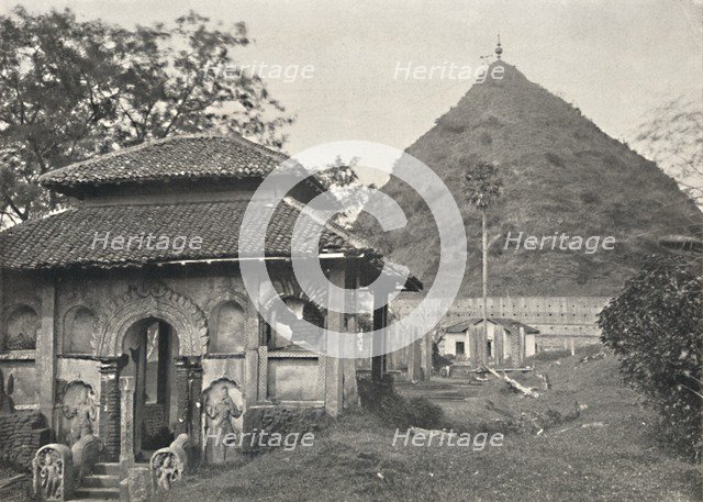 'Ruwanwali Dagoba zu Anuradhapura. Ostseite', 1926. Artist: Unknown.