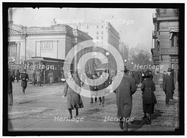 Street scene, G Street near Riggs National Bank, Washington, D.C., between 1913 and 1918. Creator: Harris & Ewing.