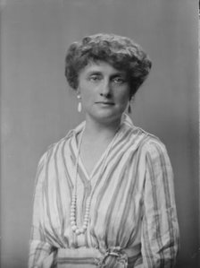 Lockwood, Mary, Miss, portrait photograph, 1917. Creator: Arnold Genthe.