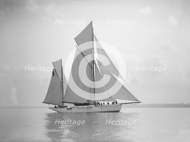 The 134 ton ketch 'Lavengro' under sail, 1911. Creator: Kirk & Sons of Cowes.