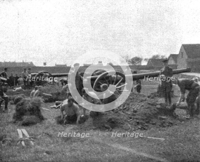 'La supreme defense d'Anvers; Les pieces de cotes anglaises repondent aux mortiers allemands', 1914 Creator: Unknown.