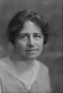 Reiher, Mrs., portrait photograph, 1916 Feb. 10. Creator: Arnold Genthe.