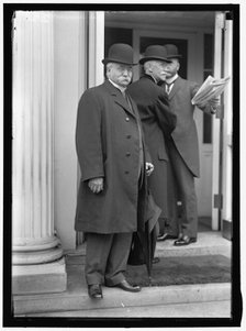 Men at White House, Washington, D.C., between 1913 and 1917. Creator: Harris & Ewing.