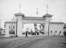 Entrance to the White City, Cleveland, O[hio], between 1900 and 1906. Creator: Unknown.