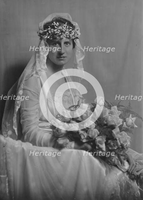 Miss Schaffer, (Mrs. Baumgarten), portrait photograph, 1919 Feb. 25. Creator: Arnold Genthe.