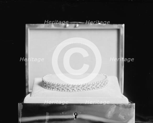 Senate, U.S. Senate Gifts To Eleanor Wilson, 1914. Creator: Harris & Ewing.