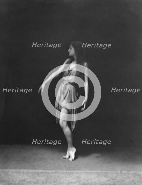 La Tour, Miss, 1919 June 25. Creator: Arnold Genthe.