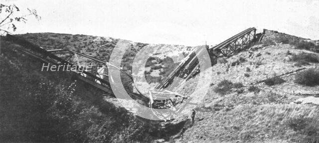 'La Campagne Macedonienne; le viaduc d'Ekchisou, detruit par les Bulgares dans leurr retraite', 1916 Creator: Unknown.