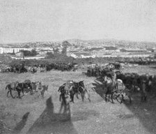 'Les premiers contingents Franco-Anglais a Salonique; Les mitrailleuses transportees..., 1915 (1924) Creator: Unknown.