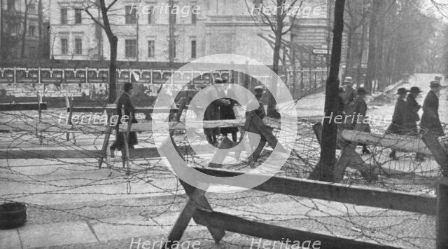 'La Nouvelle Europe; la guerre civile a Berlin; du 5 au 11 janvier 1919 a Berlin; reseau..., 1919. Creator: Unknown.