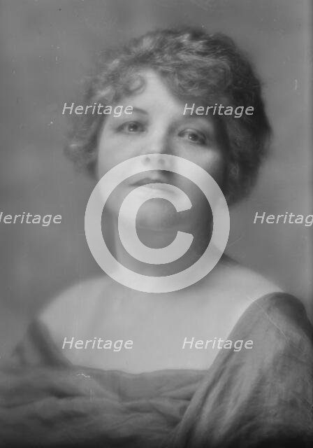 Osterman, Kathryn Hargrave, Miss, portrait photograph, 1915 Feb. 9. Creator: Arnold Genthe.