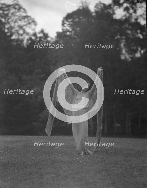 Severn, Margaret, Miss, 1923 July 16. Creator: Arnold Genthe.