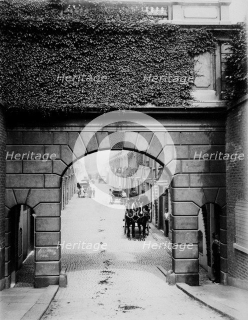 A view along Holland Park Mews, London. Artist: Unknown