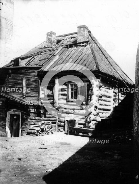 An ancient house in Krasnoyarsk, 1900. Creator: Unknown.