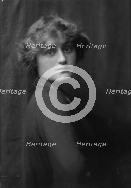 Johns, Miss, portrait photograph, 1913. Creator: Arnold Genthe.
