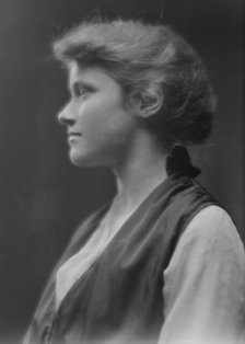 Seymour, Clara, Miss, portrait photograph, 1915 Jan. 9. Creator: Arnold Genthe.