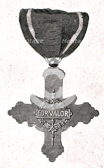 'Decorations de Guerre; La croix de guerre americaine, vue de revers', 1917. Creator: Unknown.