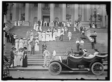 People on Capitol steps, between 1913 and 1918. Creator: Harris & Ewing.