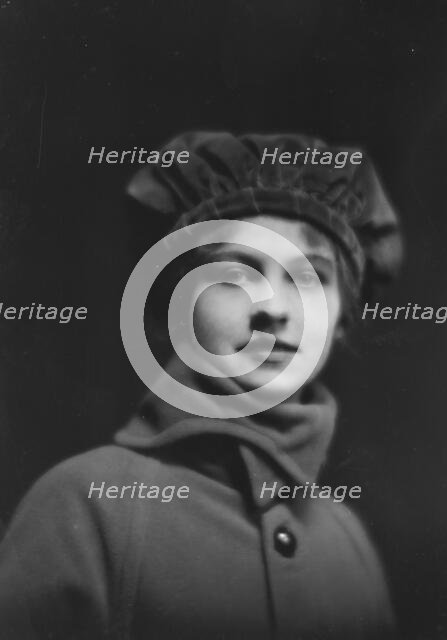 Isadora Duncan dancer, portrait photograph, between 1915 and 1923. Creator: Arnold Genthe.