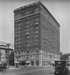 General exterior view, the Melbourne Hotel, St Louis, Missouri, 1924.  Artist: Unknown.