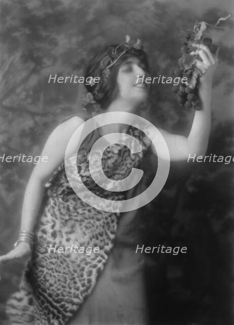 Gonzalez, Carmen de, 1913. Creator: Arnold Genthe.