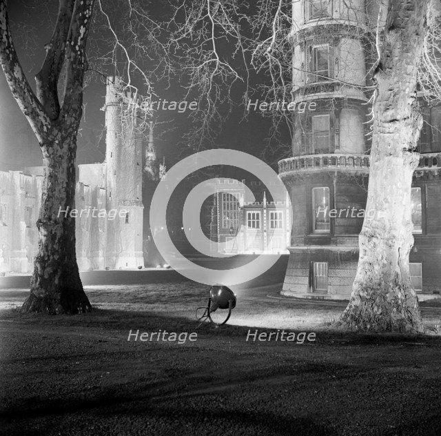 Temple Gardens, City of London, c1945-c1980. Artist: Eric de Maré.