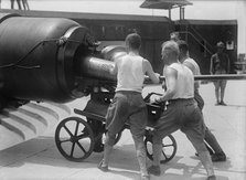 Military Training - Loading Big Gun, 1917 or 1918. Creator: Harris & Ewing.