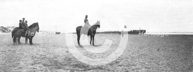 ''Une revue des troupes Belges.- Le defile devant le roi, la famille royale et le prince de Teck.'. Creator: Unknown.