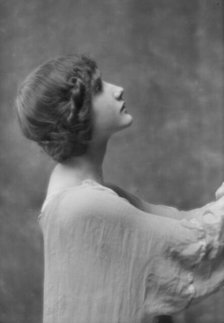 Isadora Duncan dancer, between 1915 and 1923. Creator: Arnold Genthe.