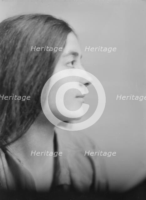 Fonariova, G., Mme., portrait photograph, 1916. Creator: Arnold Genthe.