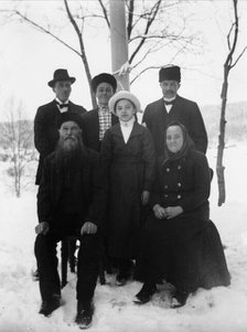 Brus Lars Larsson (b.1854) with wife Sara and children Lorentz and Märta and family..., 1916. Creator: Leonard Hansson.