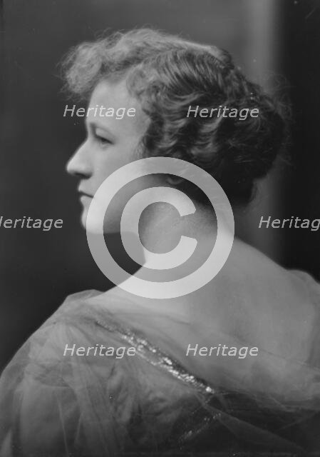 Keyes, Adelaide, Miss, portrait photograph, 1916 Feb. 10. Creator: Arnold Genthe.