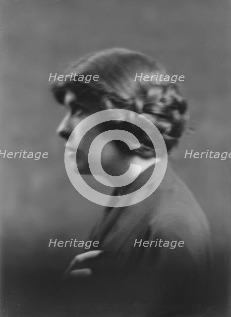 Nash, Florence, Miss, portrait photograph, 1917 Oct. 9. Creator: Arnold Genthe.