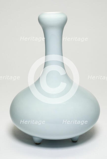 Globular Vase with Tall Neck, Qing dynasty (1644-1911), Qianlong reign mark and period (1736-1795). Creator: Unknown.