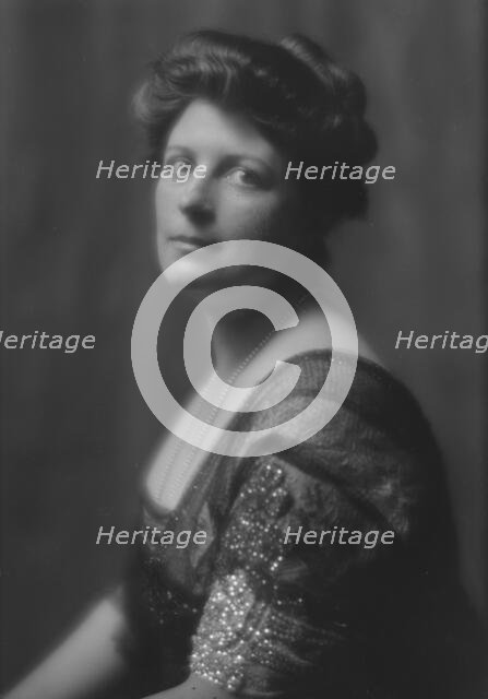 Cloud, A.T., Mrs., portrait photograph, 1913. Creator: Arnold Genthe.
