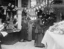 Housewives league at Washington Market, between c1910 and c1915. Creator: Bain News Service.